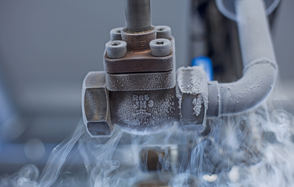 Gefrorenes Rohr mittels kryogenem Gefrieren