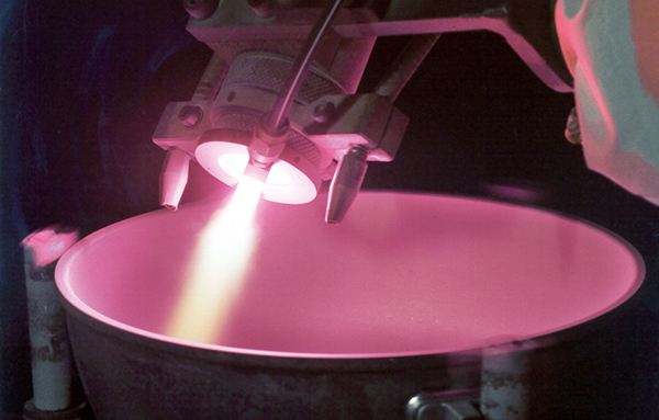 Pulvérisation plasma pour le traitement de matériaux à haute température de fusion